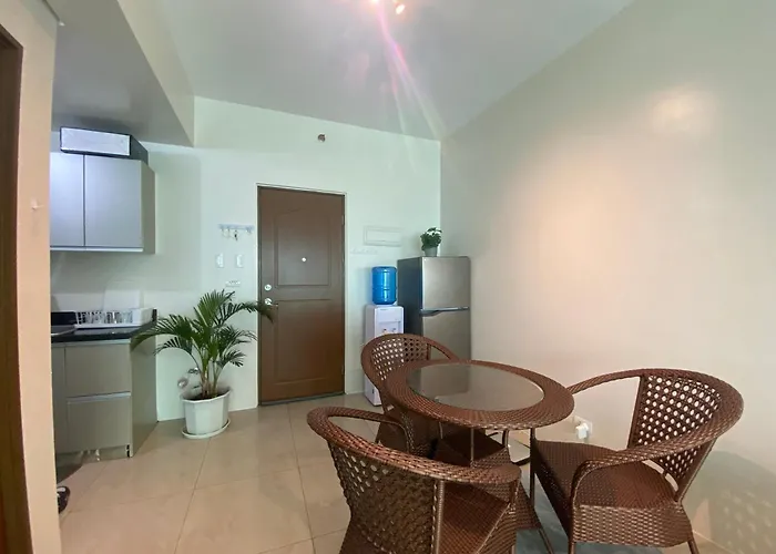 Family Size Staycation In Makati With New Year's Firework Balcony View *