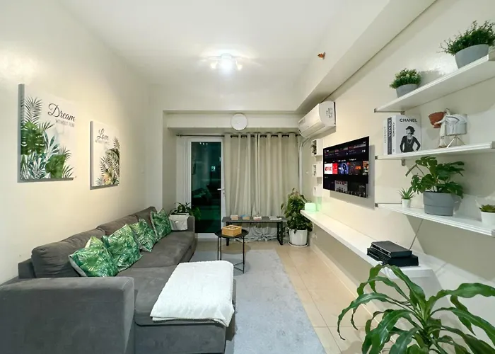 Apartment Family Size Staycation In Makati With New Year's Firework Balcony View Manila