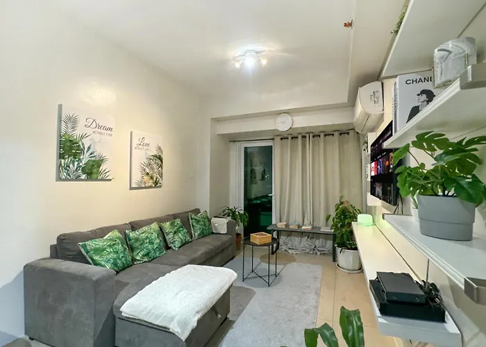 Apartment Family Size Staycation In Makati With New Year's Firework Balcony View Manila